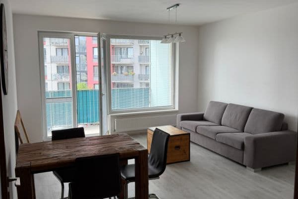 Pronájem bytu 2+kk 61 m², Pod Vinicí, Pardubice Pronájem bytu 2+kk 61 m², Pod Vinicí, Pardubice