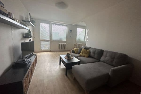 Pronájem bytu 3+1 70 m², Šluknovská, Praha Pronájem bytu 3+1 70 m², Šluknovská, Praha