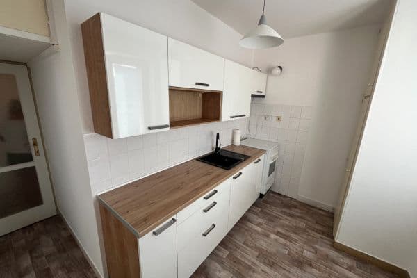 Pronájem bytu 2+1 56 m², třída SNP, Hradec Králové Pronájem bytu 2+1 56 m², třída SNP, Hradec Králové