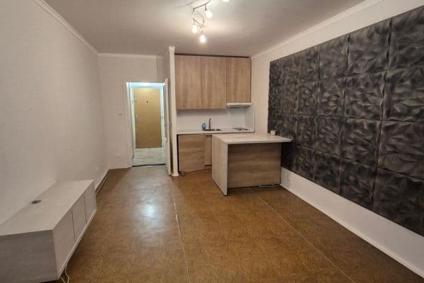 Pronájem bytu Garsoniéra 31 m², Křivoklátská, Praha Pronájem bytu Garsoniéra 31 m², Křivoklátská, Praha
