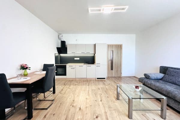 Prodej bytu 1+kk 34 m², Jaroslava Holečka, Kladno Prodej bytu 1+kk 34 m², Jaroslava Holečka, Kladno