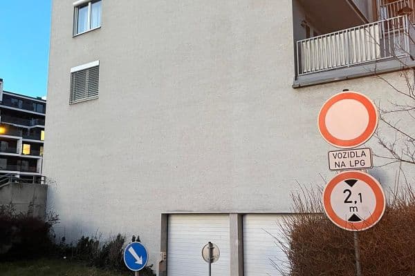 Pronájem garáže 13 m², Počernická, Praha Pronájem garáže 13 m², Počernická, Praha