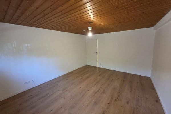 Pronájem bytu 1+1 25 m², Spielbergerstr. 32, Zuffenhausen Pronájem bytu 1+1 25 m², Spielbergerstr. 32, Zuffenhausen