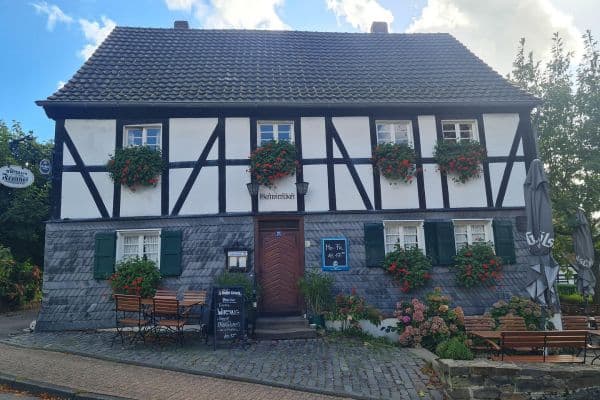 Prodej domu 370 m², pozemek 700 m², Bergisch Gladbach Prodej domu 370 m², pozemek 700 m², Bergisch Gladbach