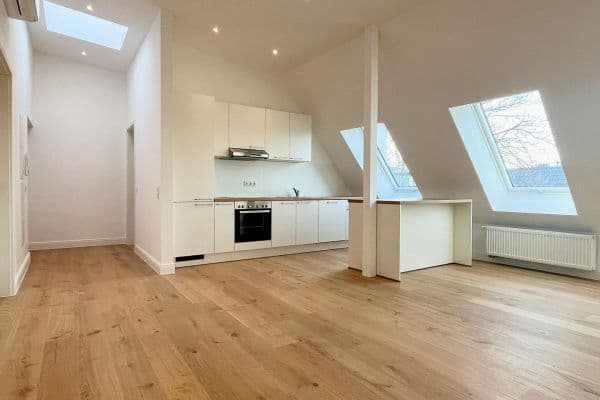 Pronájem bytu 3+1 87 m², Edisonstraße 45, Berlin, Berlín Pronájem bytu 3+1 87 m², Edisonstraße 45, Berlin, Berlín