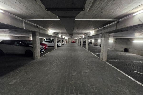 Pronájem garáže 13 m², Ruská, Praha Pronájem garáže 13 m², Ruská, Praha