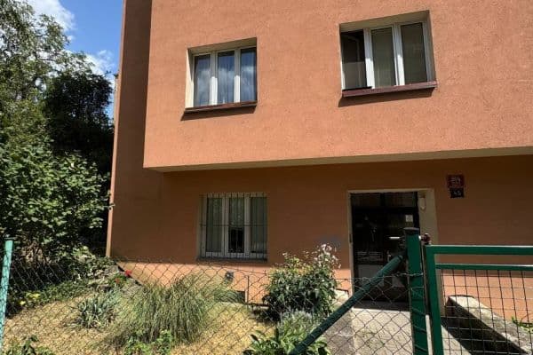 Prodej bytu 1+1 38 m², 28. pluku, Praha Prodej bytu 1+1 38 m², 28. pluku, Praha
