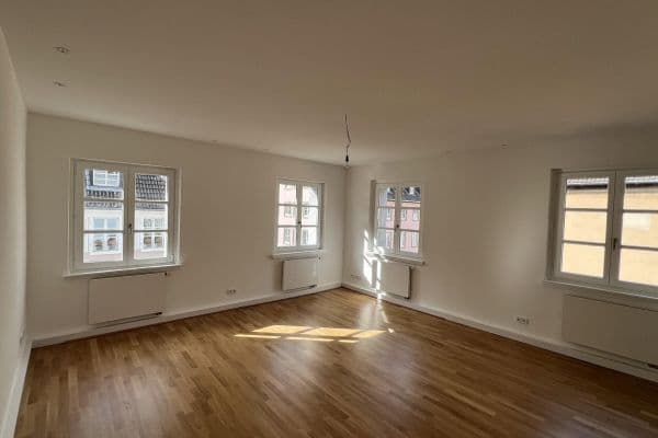 Pronájem bytu 3+1 80 m², Düsseldorf, Severní Porýní-Vestfálsko Pronájem bytu 3+1 80 m², Düsseldorf, Severní Porýní-Vestfálsko