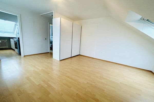 Pronájem bytu 1+1 33 m², Ludwigsburg Pronájem bytu 1+1 33 m², Ludwigsburg