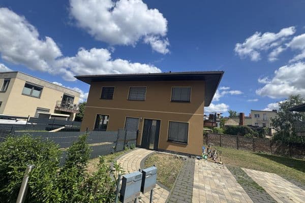 Pronájem bytu 4+1 105 m², Berlin, Berlín Pronájem bytu 4+1 105 m², Berlin, Berlín