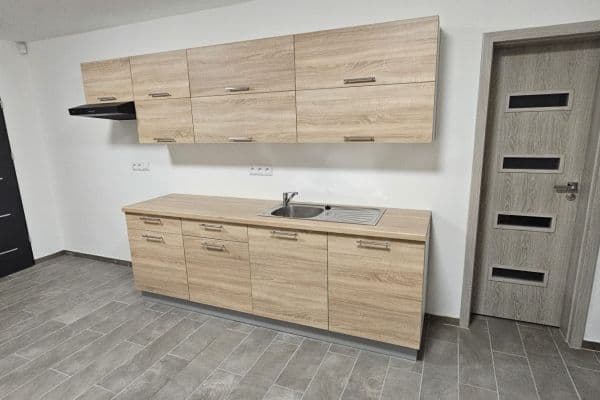 Pronájem bytu 1+kk 31 m², M. Rovenské, Karlovy Vary Pronájem bytu 1+kk 31 m², M. Rovenské, Karlovy Vary