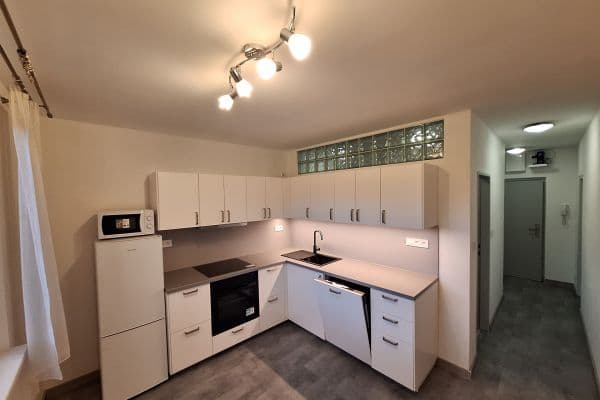 Pronájem bytu 2+1 51 m², Krymská, Karlovy Vary Pronájem bytu 2+1 51 m², Krymská, Karlovy Vary