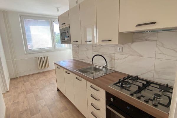 Pronájem bytu 3+1 68 m², Kúty, Zlín Pronájem bytu 3+1 68 m², Kúty, Zlín