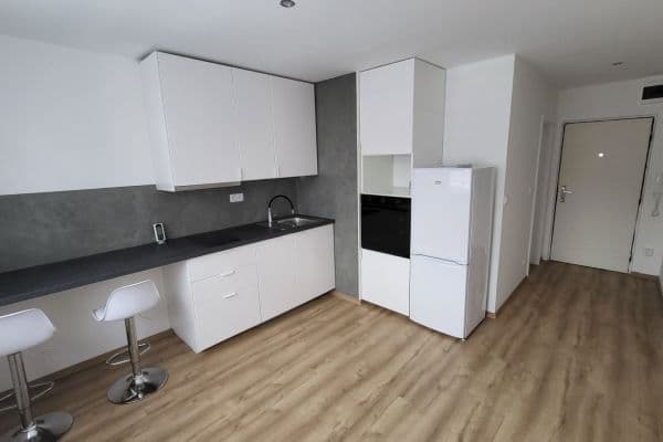 Pronájem bytu 2+kk 37 m², Kryblická, Trutnov, Královéhradecký kraj Pronájem bytu 2+kk 37 m², Kryblická, Trutnov, Královéhradecký kraj