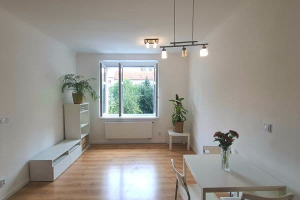 Prodej bytu 2+kk 51 m², Pod Strojírnami, Praha Prodej bytu 2+kk 51 m², Pod Strojírnami, Praha