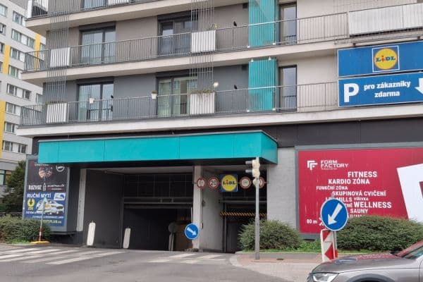 Pronájem garáže 12 m², Počernická, Praha Pronájem garáže 12 m², Počernická, Praha