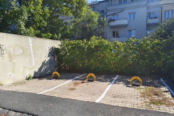Pronájem garáže 10 m², U Zásobní zahrady, Praha Pronájem garáže 10 m², U Zásobní zahrady, Praha