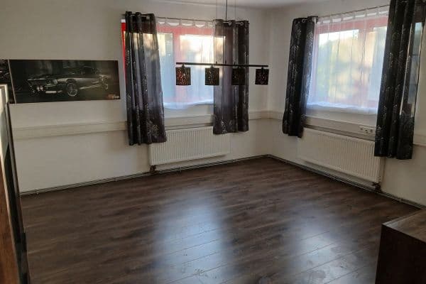 Pronájem bytu 3+1 65 m², Margarete-Steiff-Str. 29, Essingen Pronájem bytu 3+1 65 m², Margarete-Steiff-Str. 29, Essingen