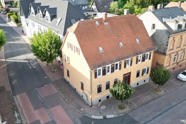 Prodej domu 260 m², pozemek 160 m², Hugenottenstr. 94, Friedrichsdorf Prodej domu 260 m², pozemek 160 m², Hugenottenstr. 94, Friedrichsdorf