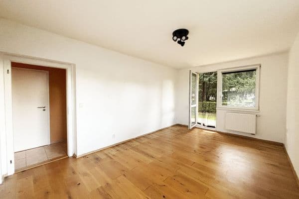 Pronájem bytu 3+1 80 m², Semice Pronájem bytu 3+1 80 m², Semice