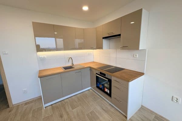 Pronájem bytu 2+kk 40 m², Kutnohorská, Česká Lípa, Liberecký kraj Pronájem bytu 2+kk 40 m², Kutnohorská, Česká Lípa, Liberecký kraj