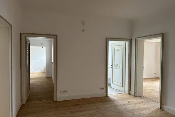 Pronájem bytu 5+1 140 m², Weberstraße 10, Bad Homburg Pronájem bytu 5+1 140 m², Weberstraße 10, Bad Homburg