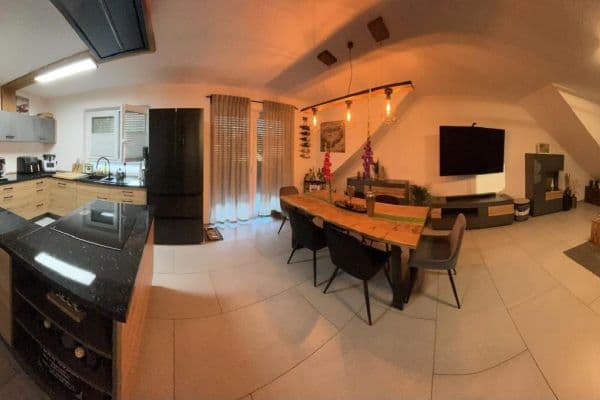 Pronájem bytu 3+1 92 m², Schwarzwaldstrasse 11, Straubenhardt Pronájem bytu 3+1 92 m², Schwarzwaldstrasse 11, Straubenhardt