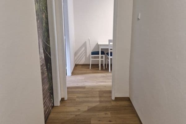 Pronájem bytu 2+1 56 m², Padělky II, Zlín, Zlínský kraj Pronájem bytu 2+1 56 m², Padělky II, Zlín, Zlínský kraj