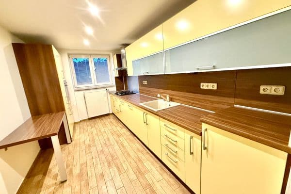 Pronájem bytu 2+1 54 m², Sezemická, Pardubice Pronájem bytu 2+1 54 m², Sezemická, Pardubice