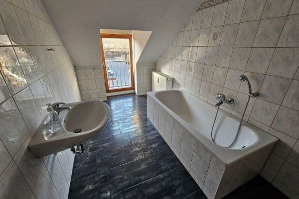 Pronájem bytu 3+1 72 m², Kitscherstr 10 H2, Křemeničov, Sasko Pronájem bytu 3+1 72 m², Kitscherstr 10 H2, Křemeničov, Sasko