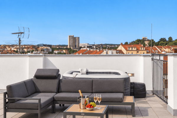 Pronájem bytu 2+kk 145 m², Košická, Praha Pronájem bytu 2+kk 145 m², Košická, Praha
