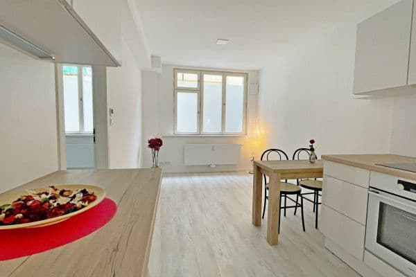Prodej bytu 2+kk 42 m², Sokolovská, Praha Prodej bytu 2+kk 42 m², Sokolovská, Praha