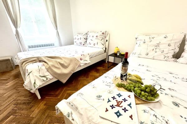 Pronájem bytu 90 m², Navrátilova, Praha Pronájem bytu 90 m², Navrátilova, Praha