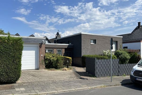Prodej domu 156 m², pozemek 702 m², Leverkusen Prodej domu 156 m², pozemek 702 m², Leverkusen