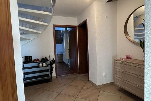 Pronájem bytu 2+1 77 m², Traubenstraße 27, Weinstadt - Endersbach Pronájem bytu 2+1 77 m², Traubenstraße 27, Weinstadt - Endersbach