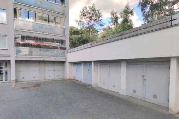 Pronájem garáže 18 m², Pod Lipami, Praha Pronájem garáže 18 m², Pod Lipami, Praha