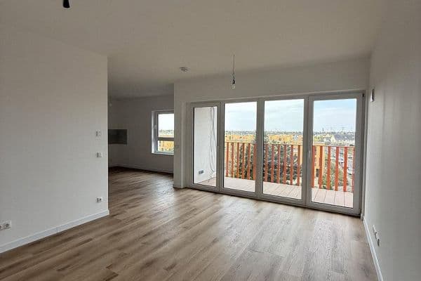 Pronájem bytu 4+1 110 m², Alt-Biesdorf 49, Berlin, Berlín Pronájem bytu 4+1 110 m², Alt-Biesdorf 49, Berlin, Berlín