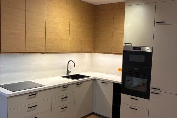 Pronájem bytu 2+kk 57 m², U Sportovní školy, Pardubice Pronájem bytu 2+kk 57 m², U Sportovní školy, Pardubice