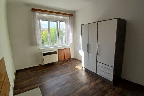 Pronájem bytu 1+kk 20 m², Kovářská, Praha Pronájem bytu 1+kk 20 m², Kovářská, Praha