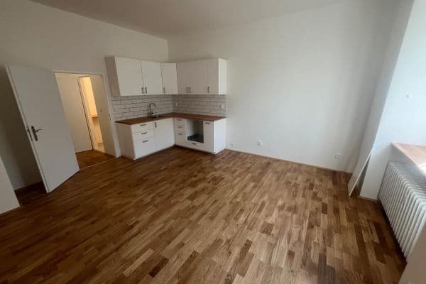 Prodej bytu 1+kk 30 m², 28. pluku, Praha, Praha Prodej bytu 1+kk 30 m², 28. pluku, Praha, Praha
