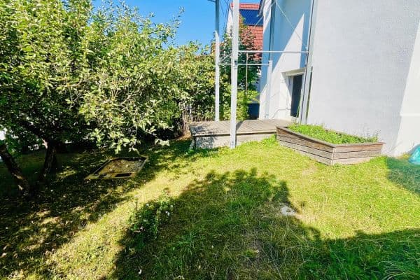 Pronájem bytu 3+1 90 m², Egertstraße 26, EG, Reutlingen Pronájem bytu 3+1 90 m², Egertstraße 26, EG, Reutlingen