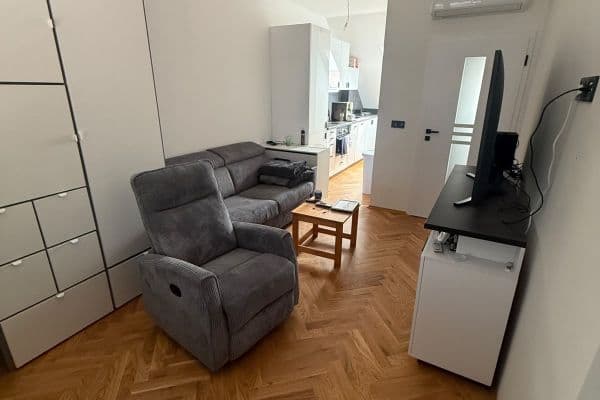 Pronájem bytu 1+kk 25 m², Ďáblická, Praha Pronájem bytu 1+kk 25 m², Ďáblická, Praha