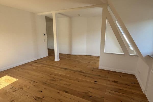 Pronájem bytu 2+1 68 m², Paulusstr. 22, Stuttgart West, Bádensko-Württembersko Pronájem bytu 2+1 68 m², Paulusstr. 22, Stuttgart West, Bádensko-Württembersko