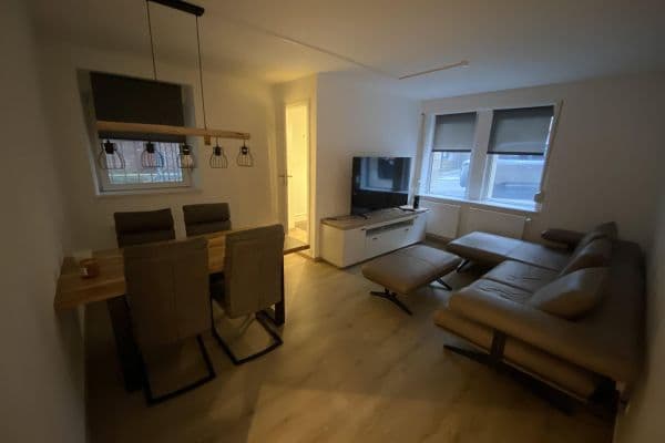 Pronájem bytu 2+1 57 m², Senefelderstraße 100, Stuttgart, Bádensko-Württembersko Pronájem bytu 2+1 57 m², Senefelderstraße 100, Stuttgart, Bádensko-Württembersko