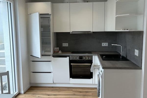 Pronájem bytu 1+1 28 m², Esslingen Pronájem bytu 1+1 28 m², Esslingen