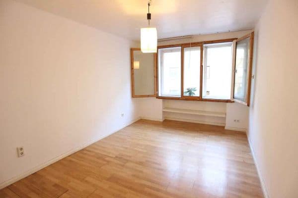 Pronájem bytu 2+1 39 m², Linienstr, Düsseldorf Pronájem bytu 2+1 39 m², Linienstr, Düsseldorf