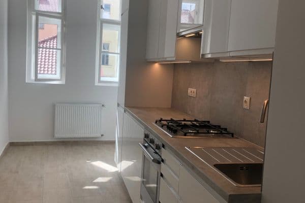 Pronájem bytu 2+1 80 m², Odborů, Praha Pronájem bytu 2+1 80 m², Odborů, Praha