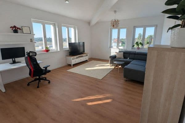 Pronájem bytu 3+1 90 m², Segefliegerdamm 10, Berlin Pronájem bytu 3+1 90 m², Segefliegerdamm 10, Berlin