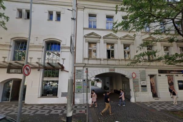Pronájem garáže 13 m², Korunní, Praha Pronájem garáže 13 m², Korunní, Praha