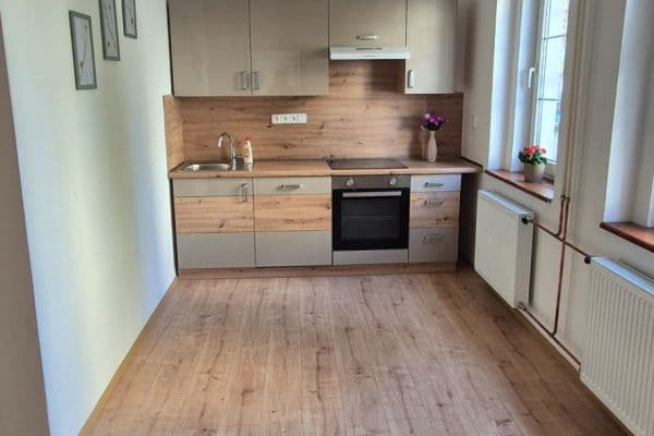 Pronájem bytu 3+1 76 m², Husova, Nejdek Pronájem bytu 3+1 76 m², Husova, Nejdek